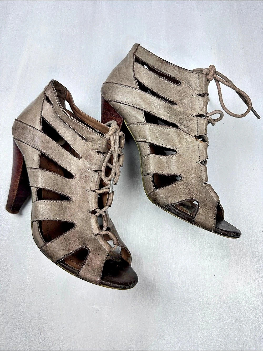 BCBGeneration Cutout Lace-Up Heels in Gray Size 7